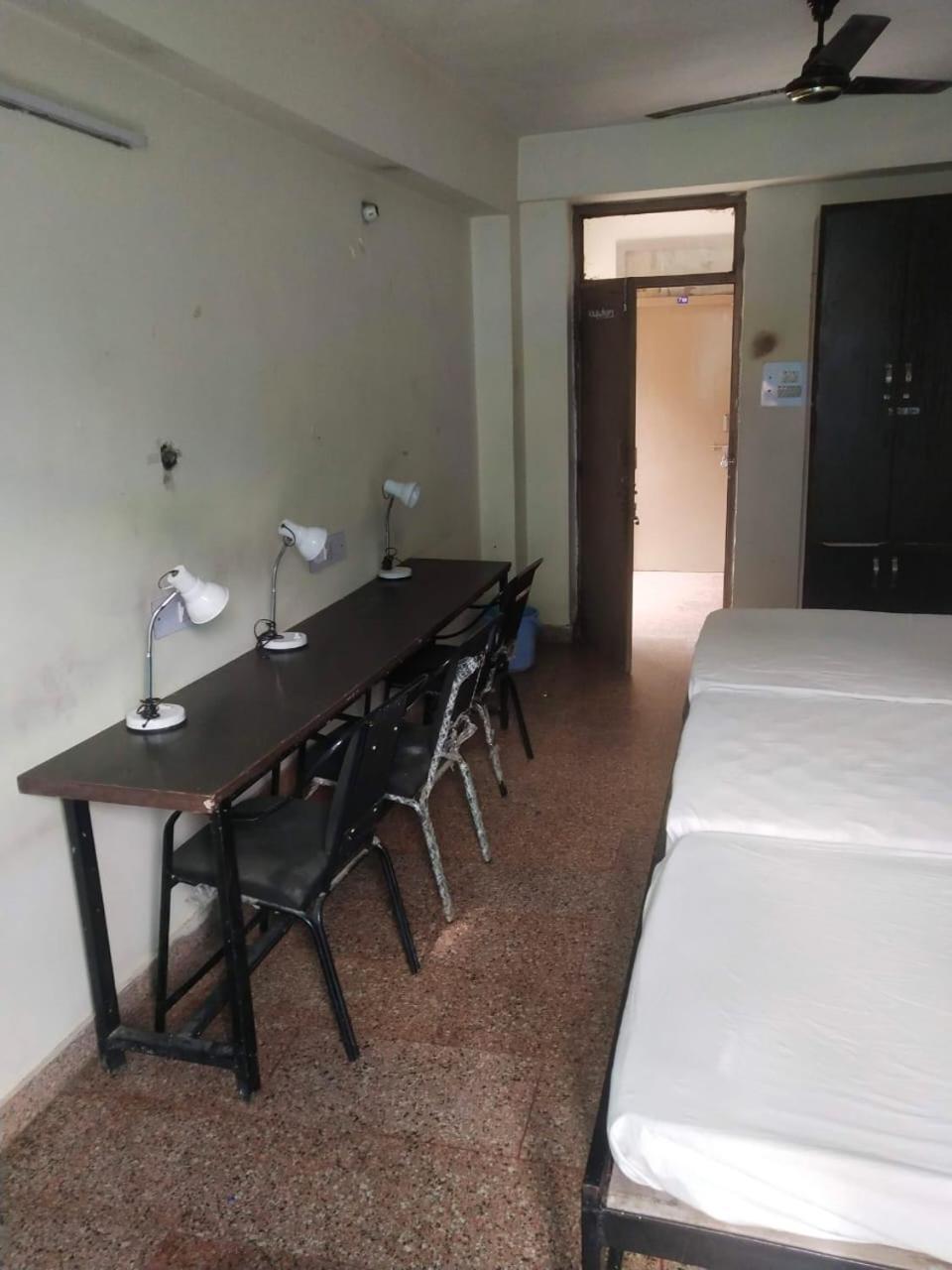 Abuzz Oxfordcaps Chanakya Hostel Solan Exterior foto